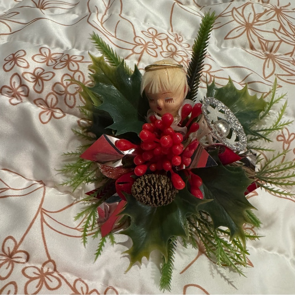 Vintage Spun Cotton Angel Head Christmas Corsage Pin Holly Berries Kitsch Japan